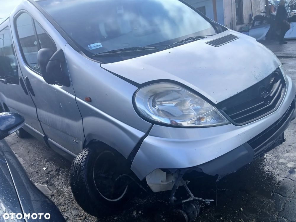 Opel Vivaro 2.5 146KM G9U 630 silnik M73 skrzynia U82 kolor maska pokrywa silnika klapa bagażnika zderzak lampa reflektor pas przedni stop lampy halogeny przeciwmgłowe odblaski grill atrapa znaczek błotnik - 2