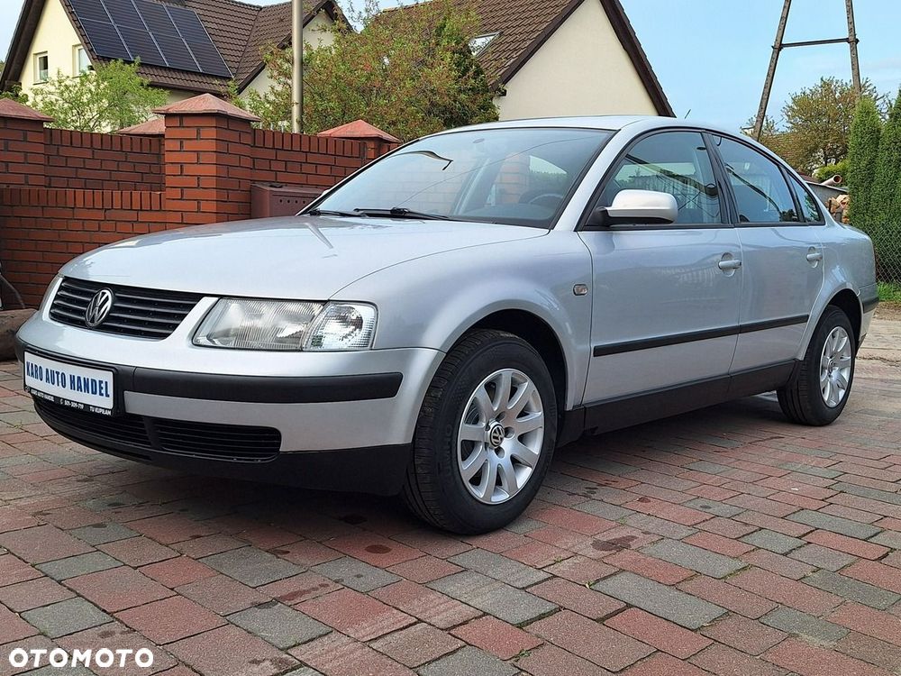 Volkswagen Passat - 1
