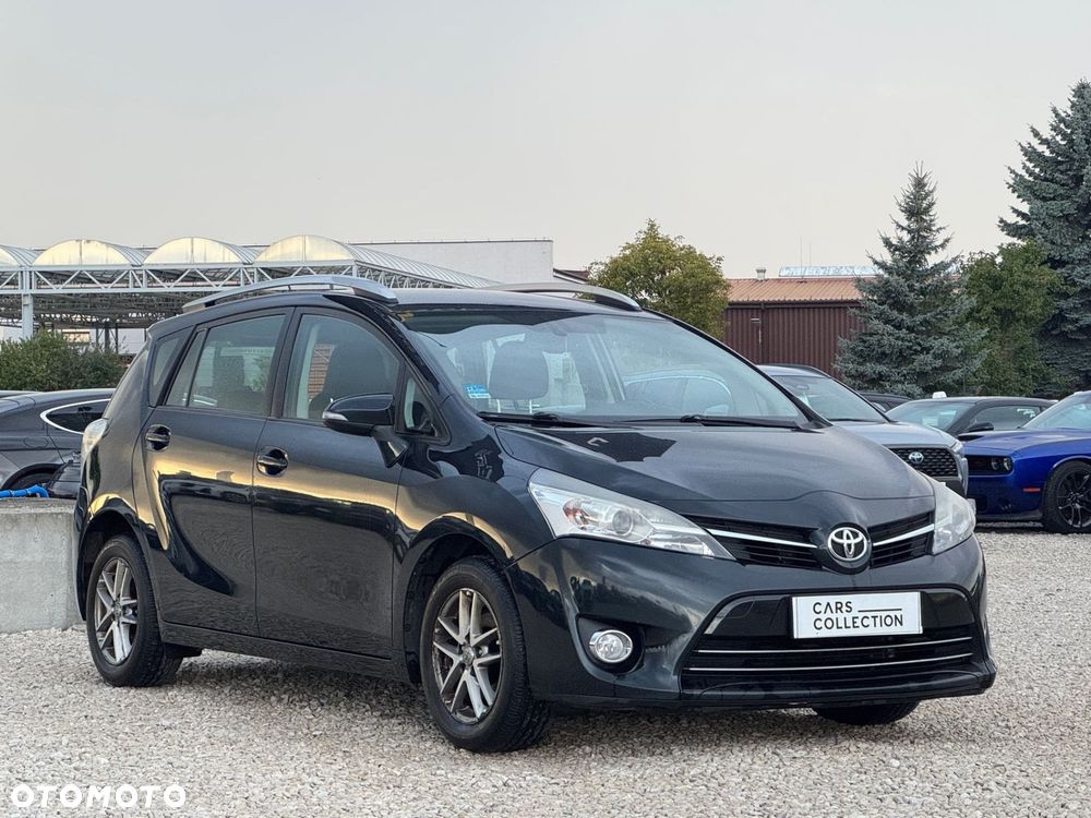 Toyota Verso 2015 photo 2