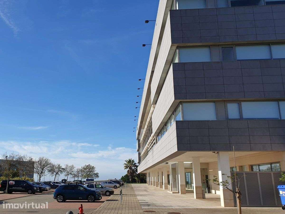 Escritório Taguspark Arrendamento | 750 m2 | 13 Lug. - Grande imagem: 3/23