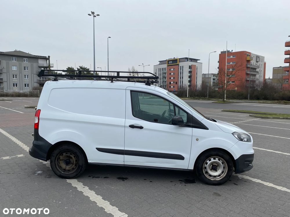 Ford Transit Courier - 29