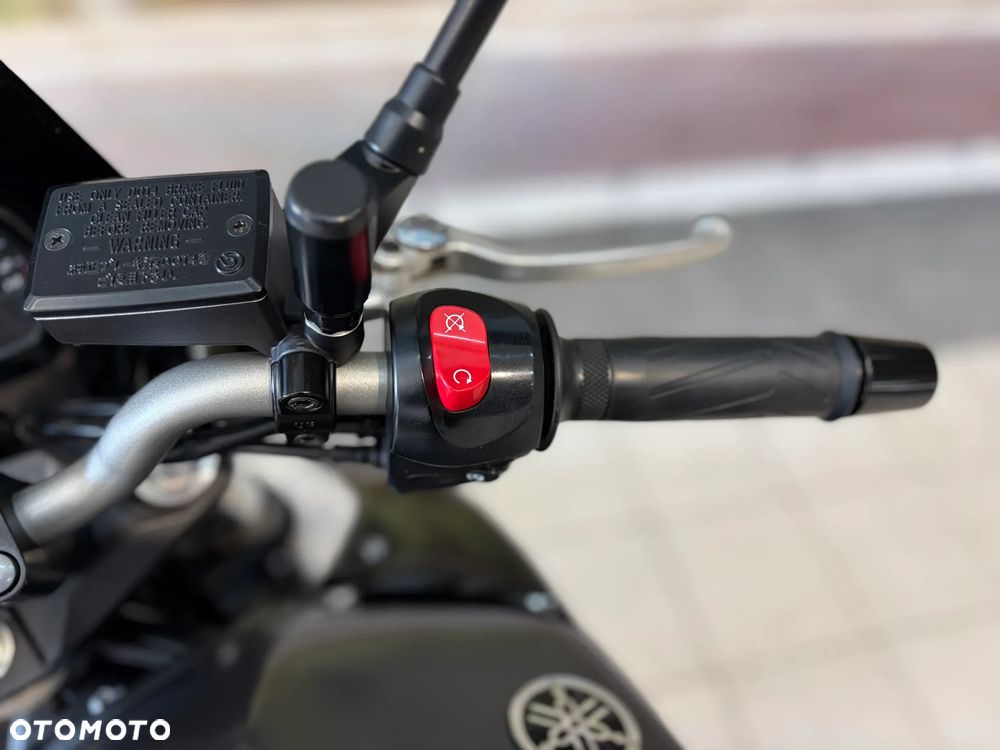 Yamaha XJ - 33
