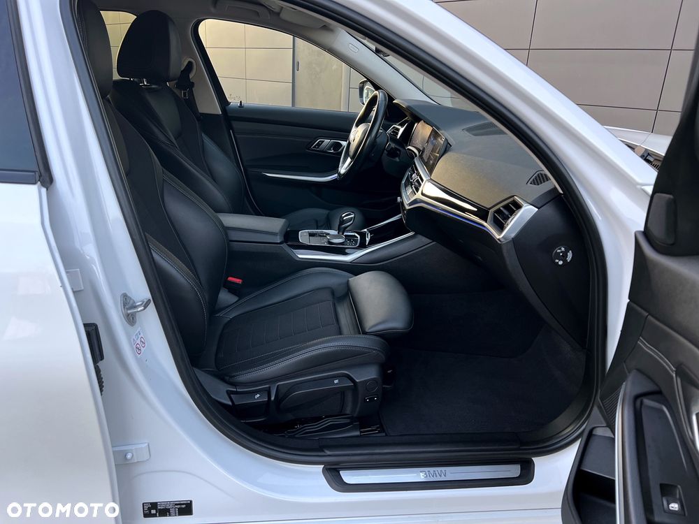 BMW Seria 3 320d Sport Line Shadow sport - 35