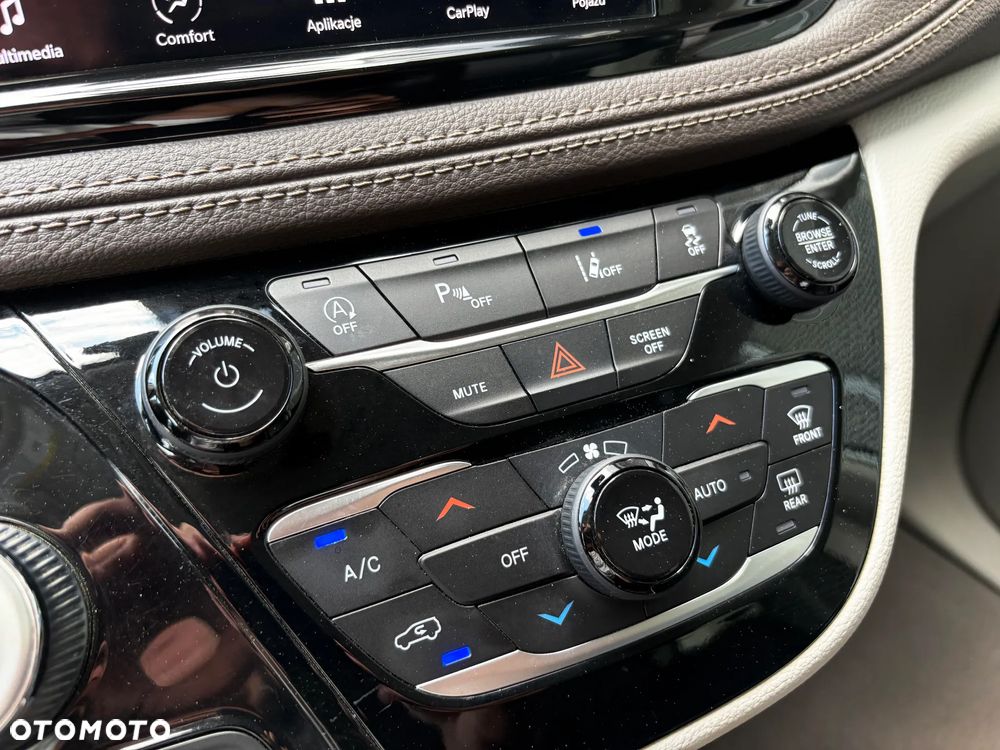 Chrysler Pacifica - 38