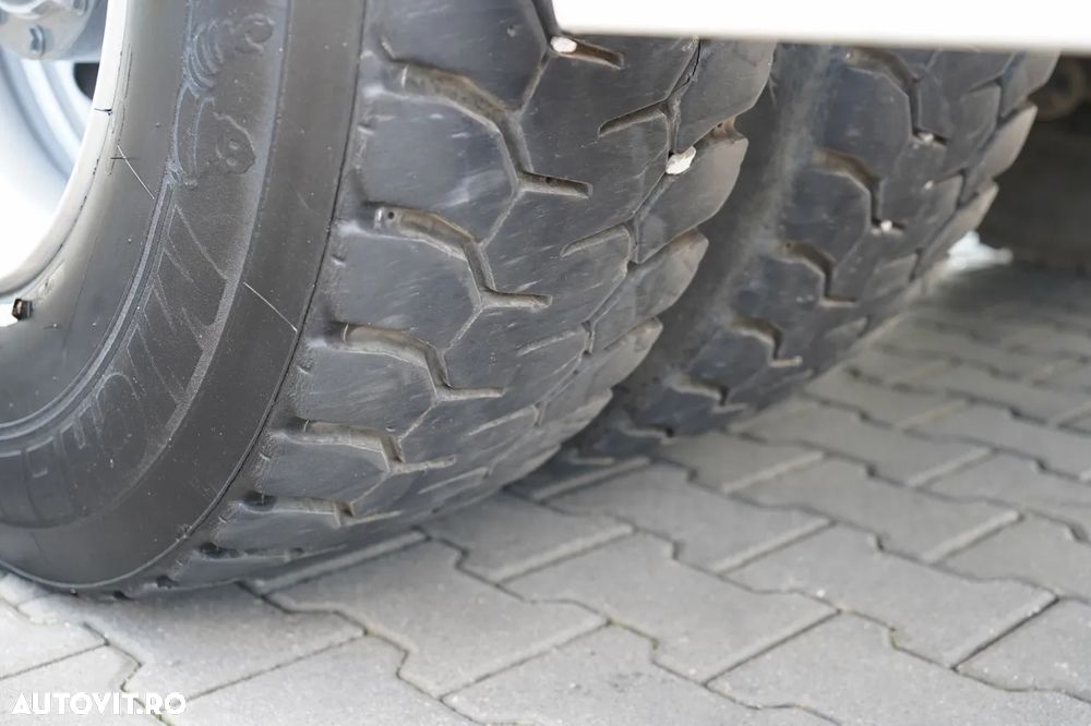 Mercedes-Benz ACTROS 2636 / 6x4 / CAROSERIE DE LIVRARE 7 M + HIAB HDS - EXTENSIE 12,6 M / PODEA REZISTENTĂ / RADIOCOMANDĂ / ROTATOARE / IMPORTAT - 25