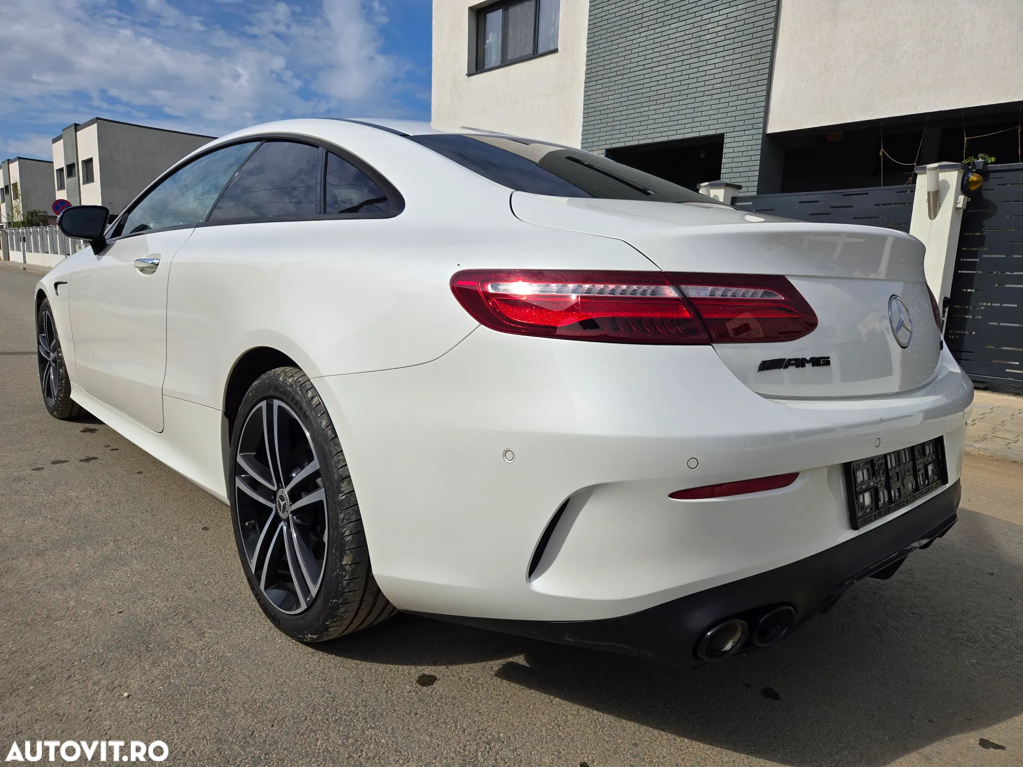 Mercedes-Benz E 350 Coupe 9G-TRONIC AMG Line - 6