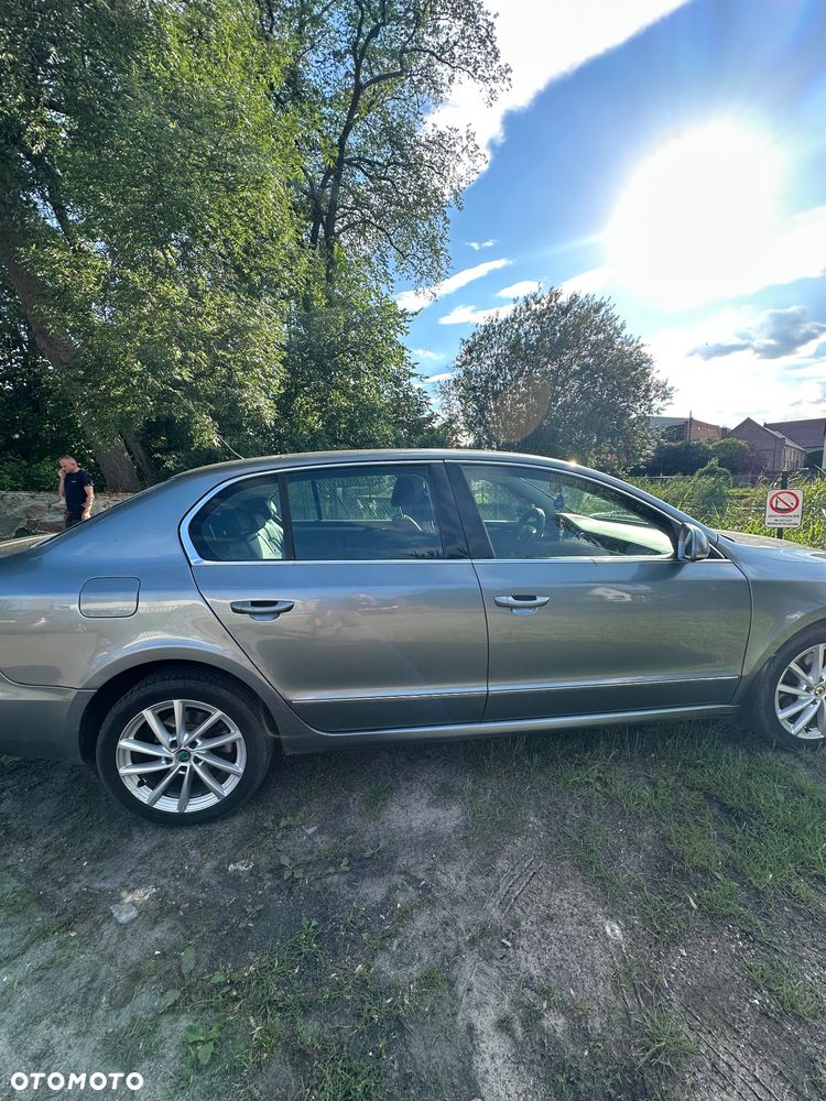 Skoda Superb 2.0 TDI DSG Ambition - 1