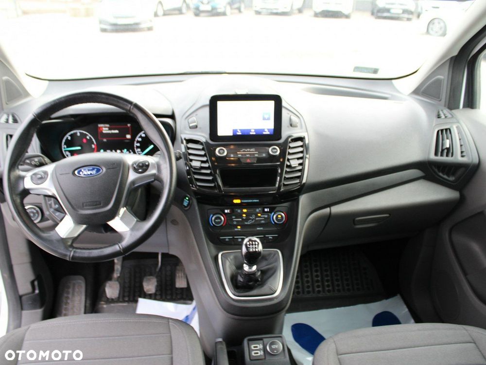Ford Tourneo Connect - 32