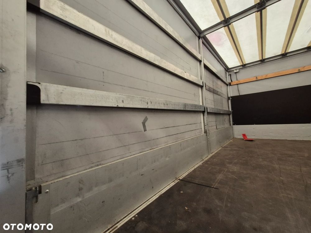 Volkswagen Crafter - 11