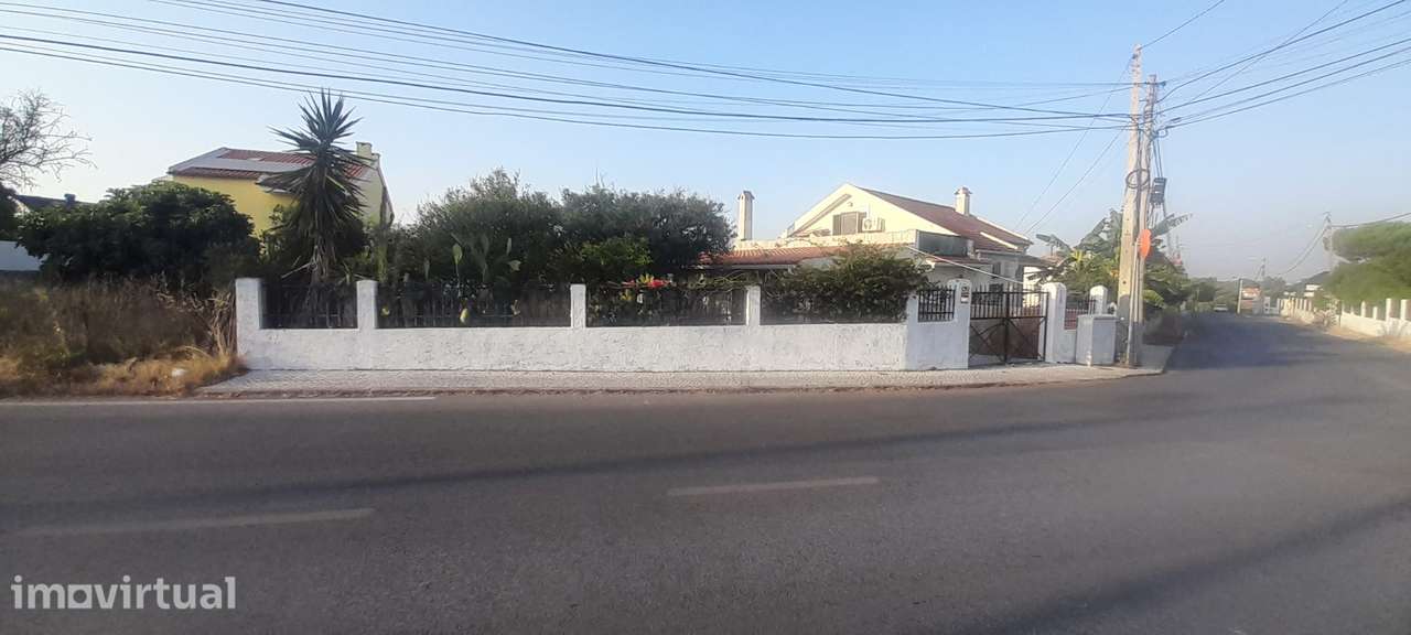 Terreno urbano com projeto aprovado na Charneca de Caparica - Grande imagem: 4/13