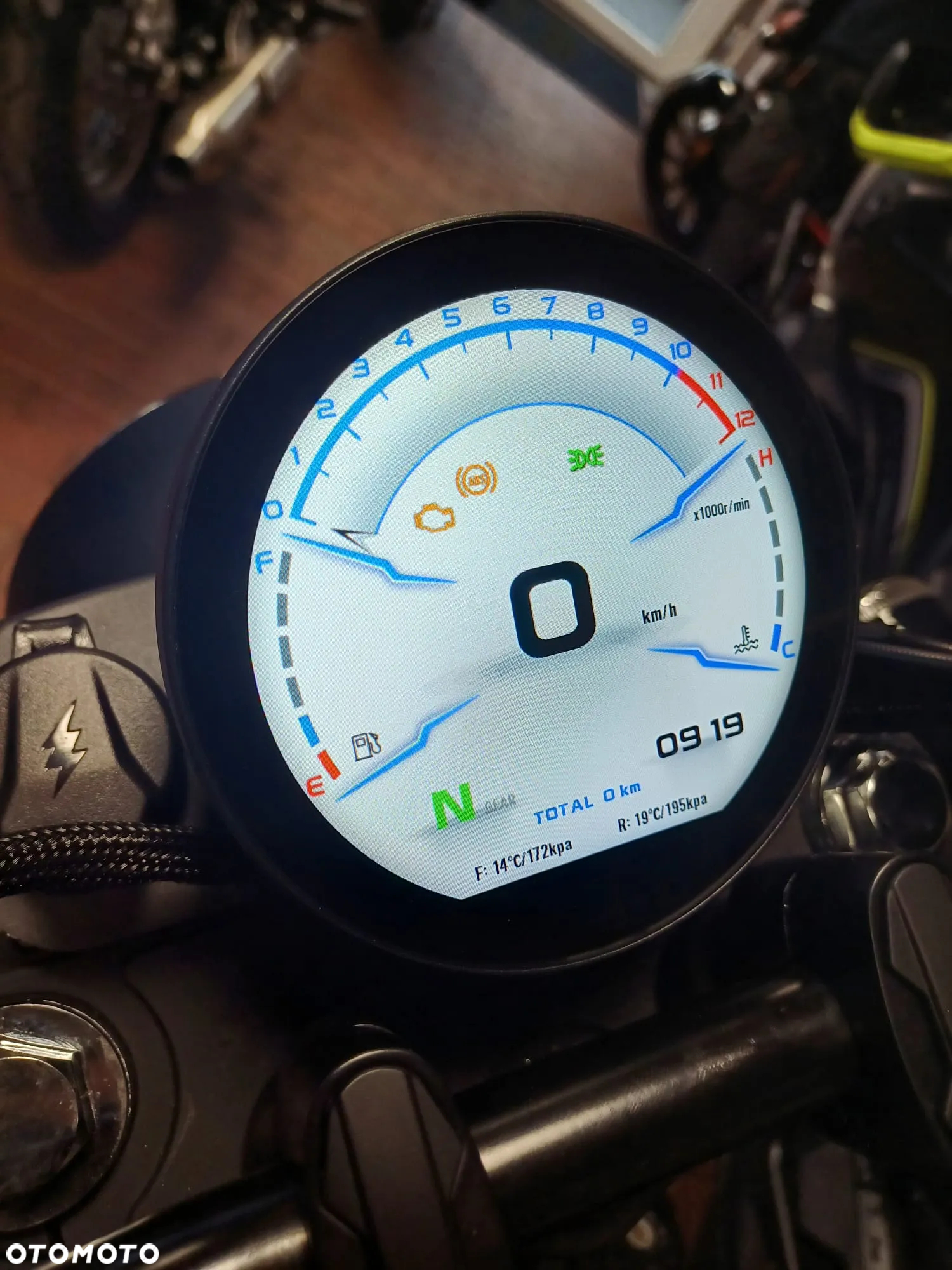 QJMOTOR SRV 125 - 6