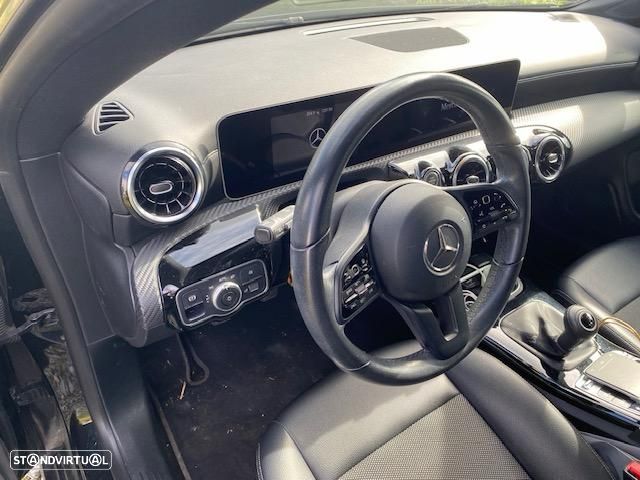 Mercedes-Benz CLA 180 - 4