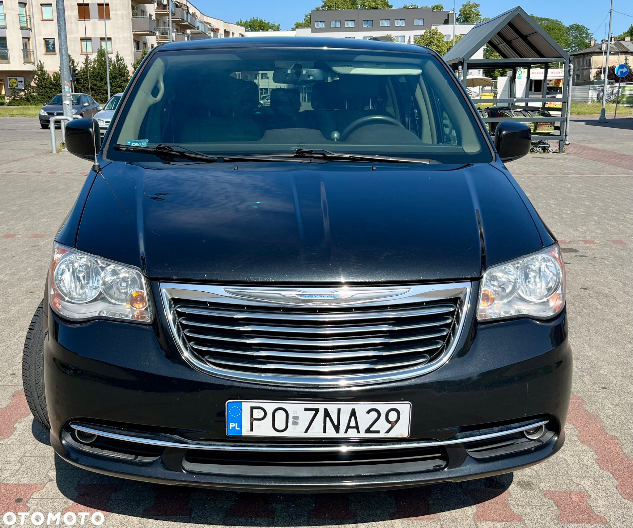 Chrysler Town & Country - 8