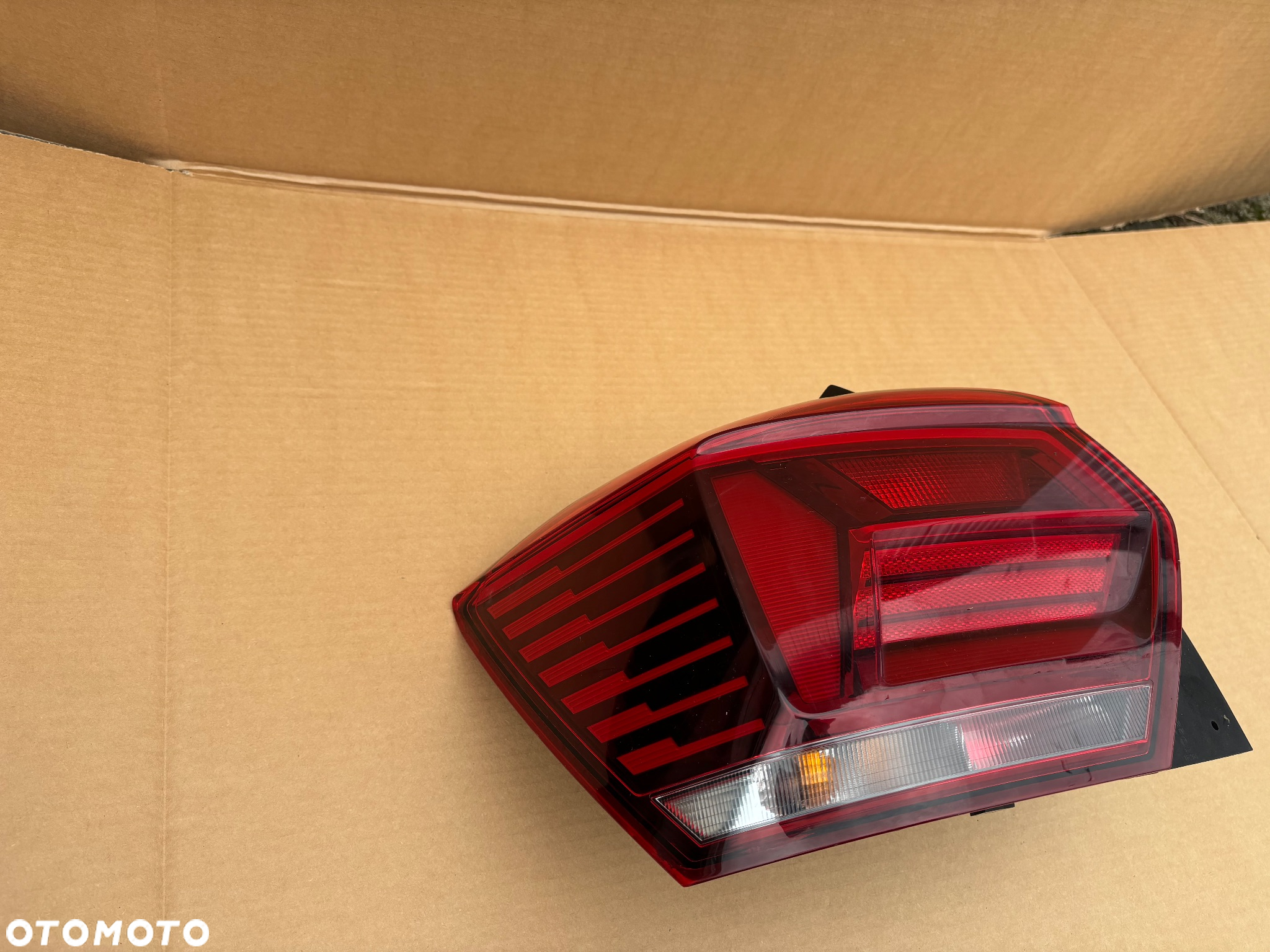 Lampa tylna Polo 2g0 - 2