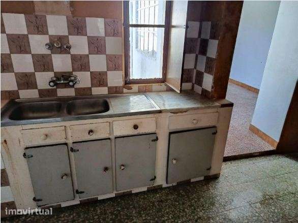 Moradia T2, de rés de chão, destinada a habitação, no centro de Alv... - Grande imagem: 2/16