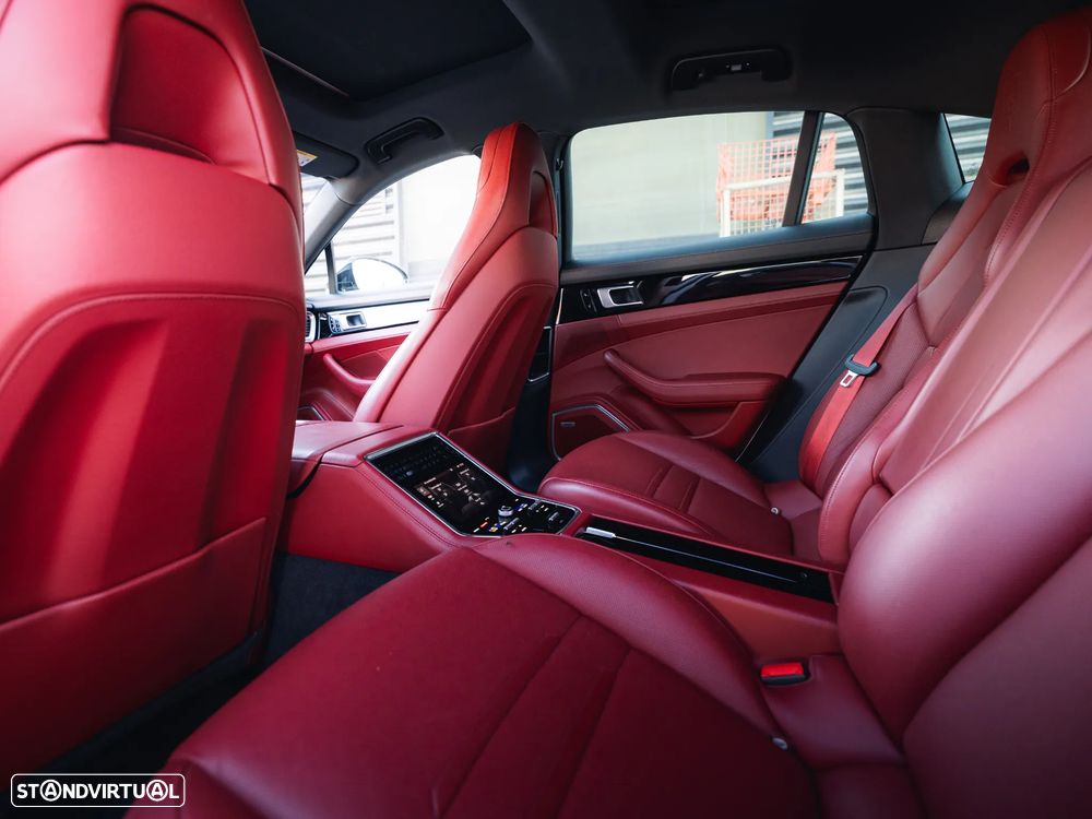 Porsche Panamera 4 E-Hybrid - 27