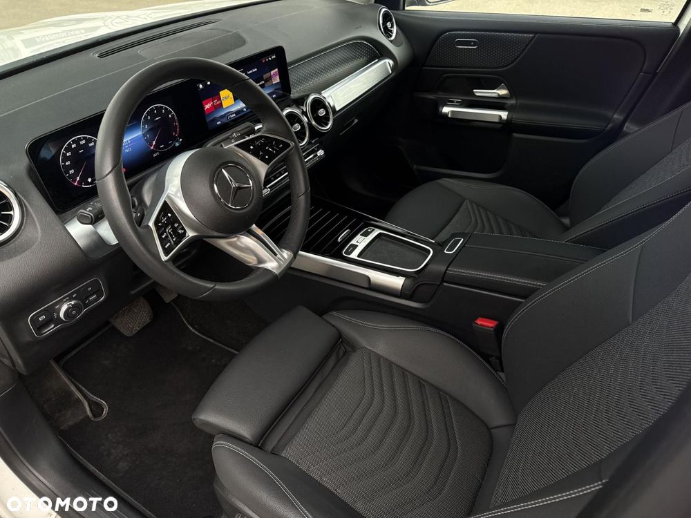 Mercedes-Benz GLB - 11