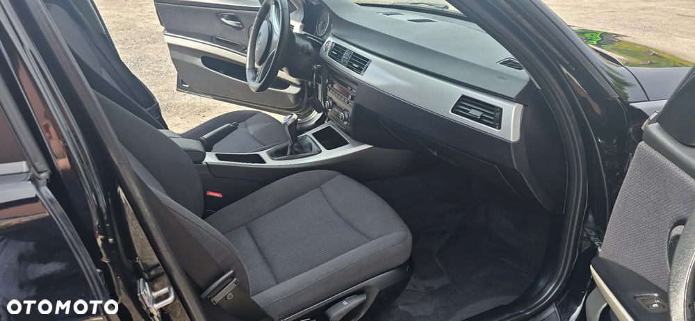 BMW Seria 3 - 37