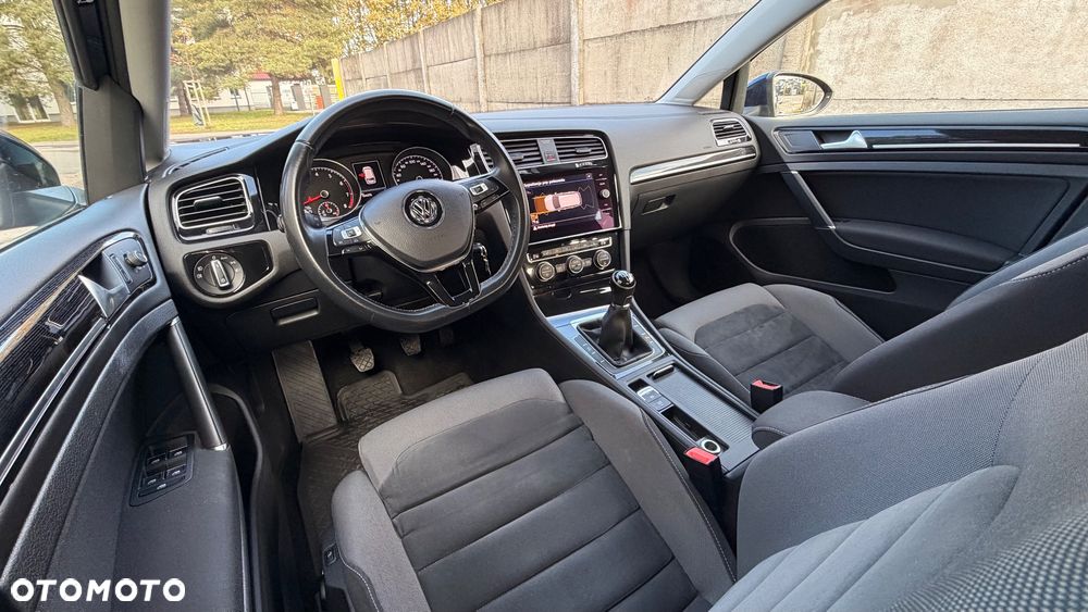 Volkswagen Golf - 26