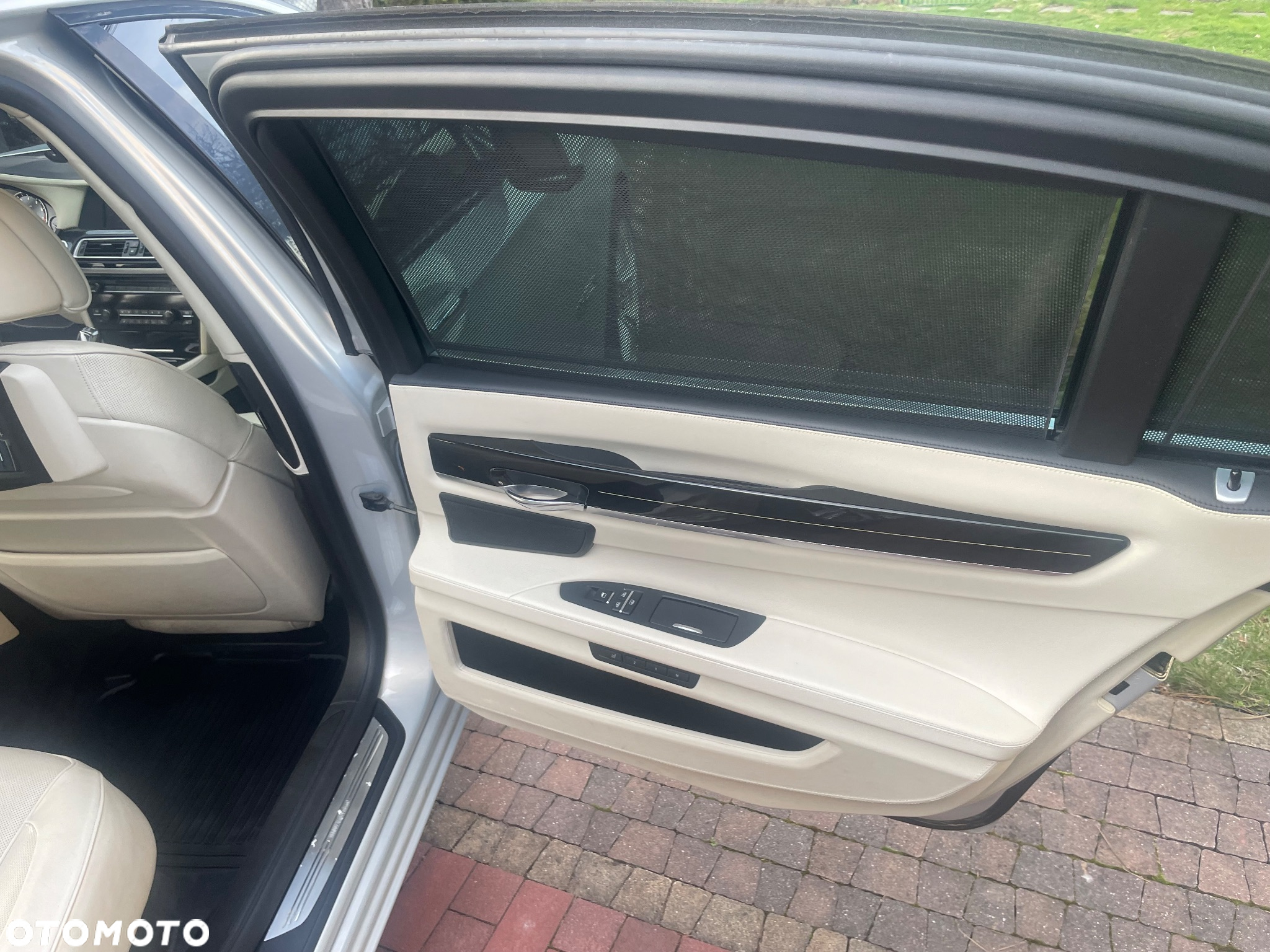 BMW Seria 7 750i L xDrive - 37