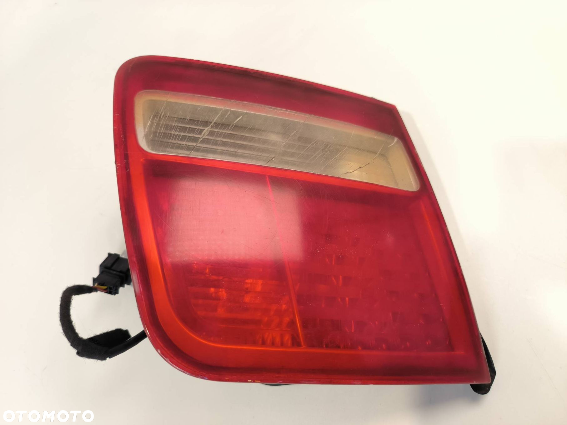 LAMPA W KLAPE LEWA AUDI A8 D3 4E0945093C - 4