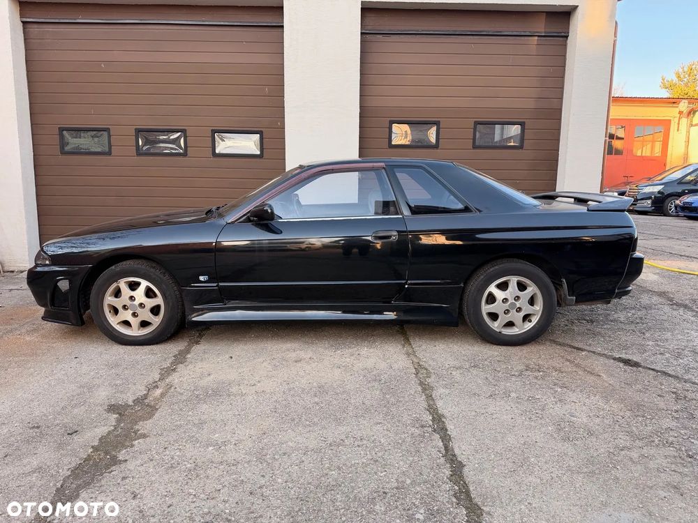Nissan Skyline - 2