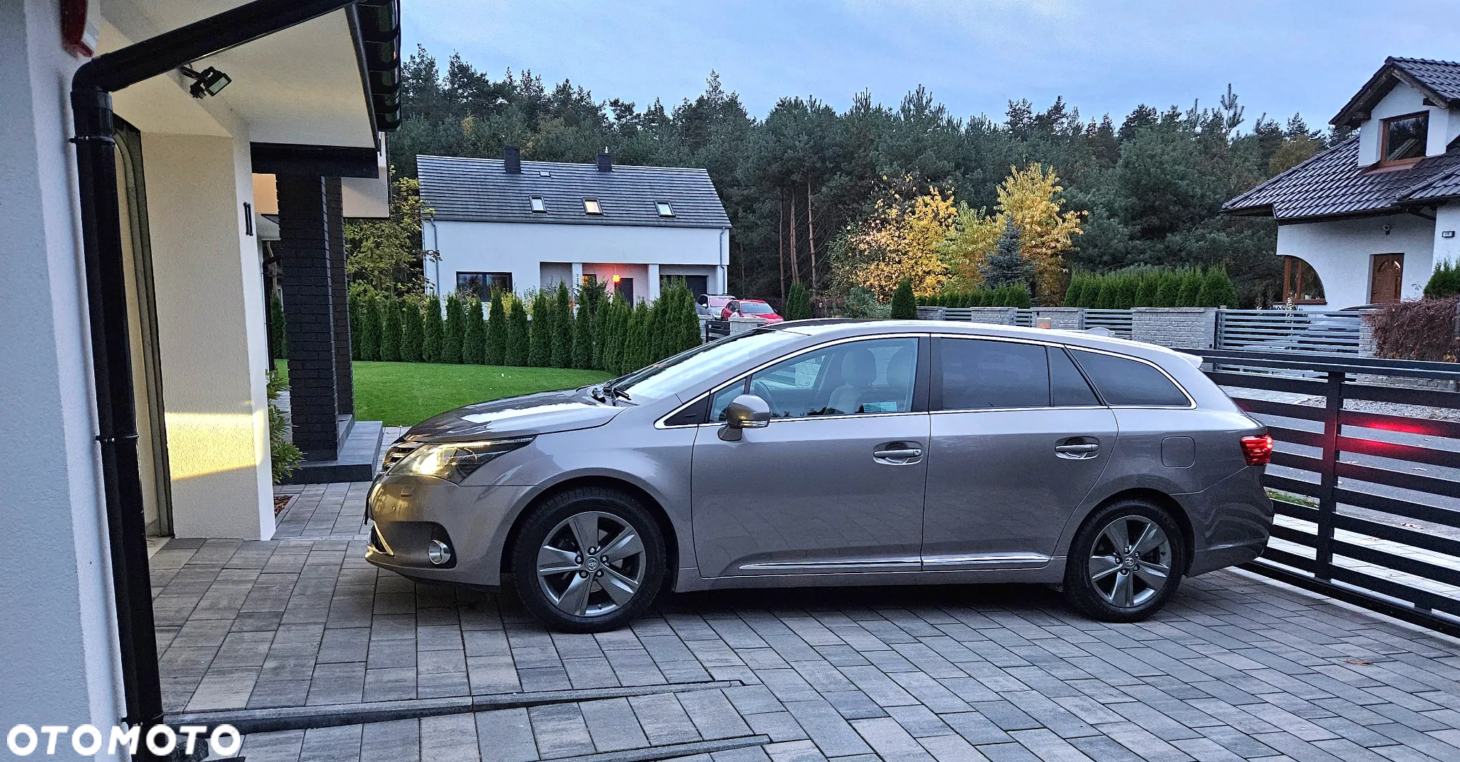 Toyota Avensis 2.0 D-4D Premium - 10