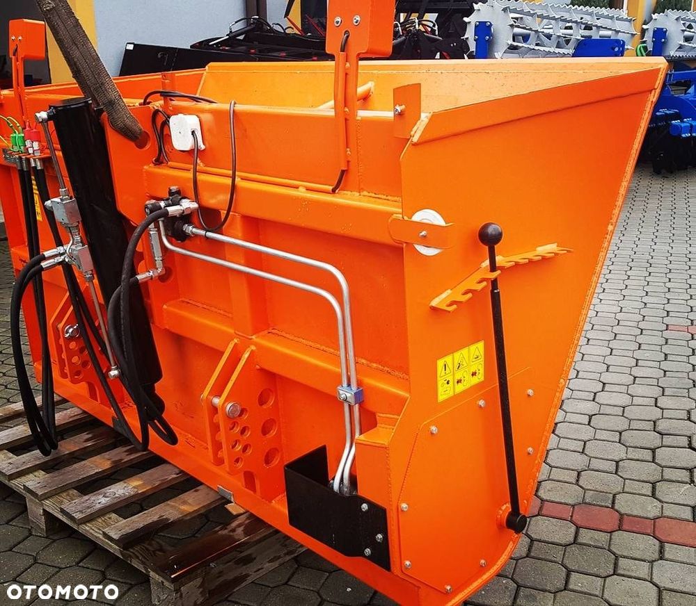 Piaskarka, posypywarka samozaładowcza PS-150 PS-200 POMAROL - 7