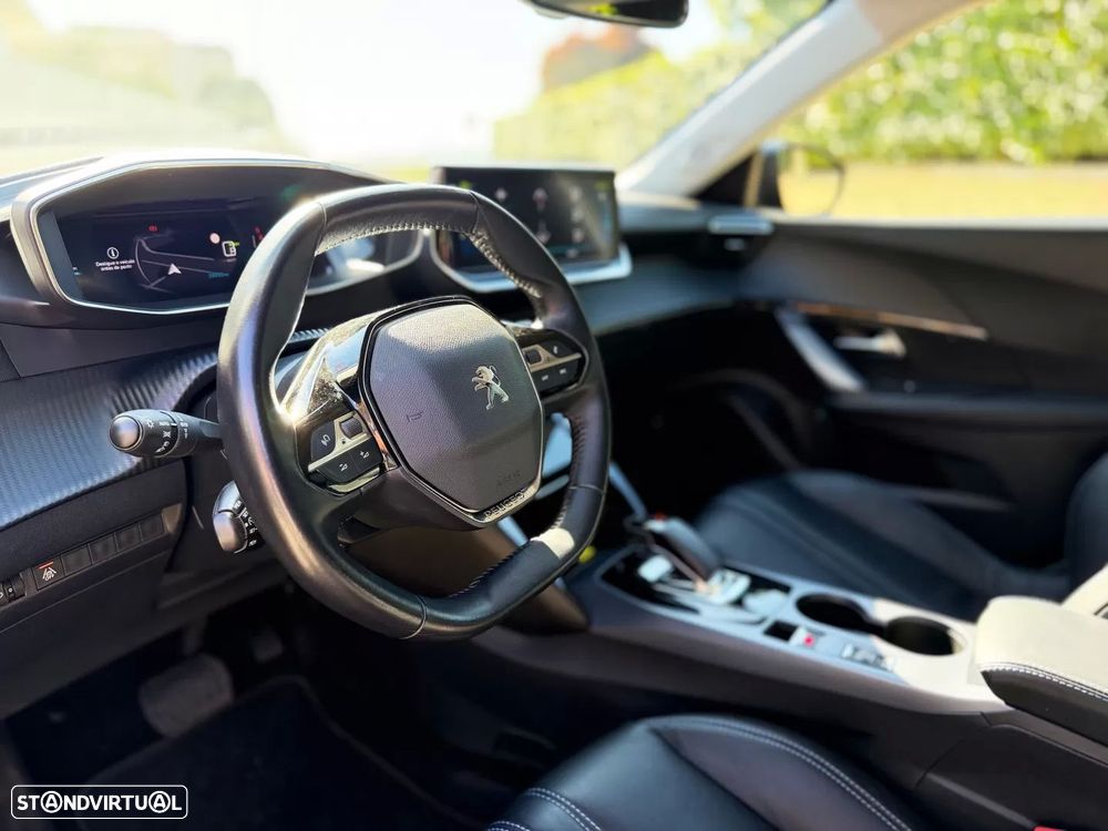 Peugeot e-2008 Allure - 10