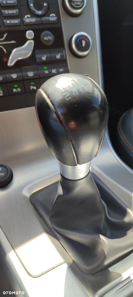 Volvo XC 60 D5 AWD - 12