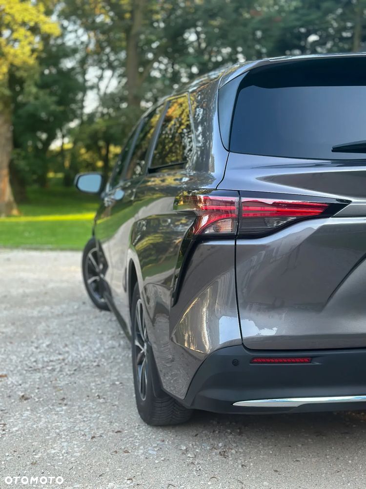 Toyota Sienna - 13