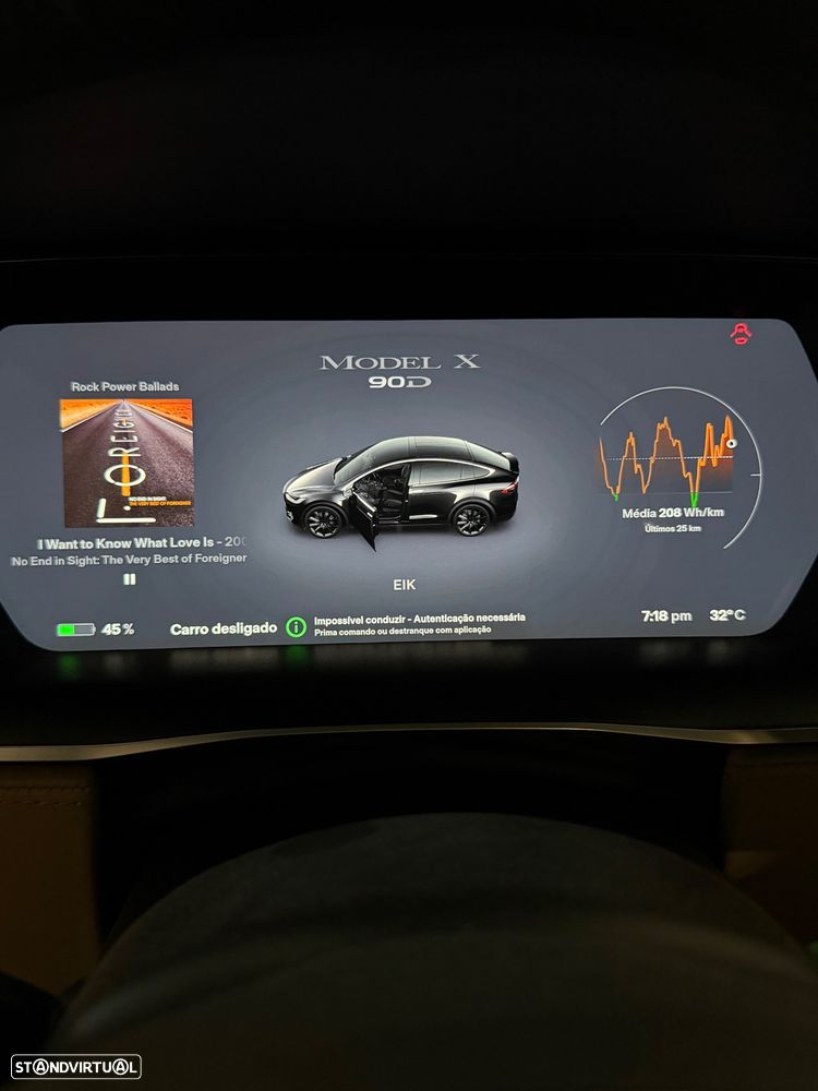 Tesla Model X - 14