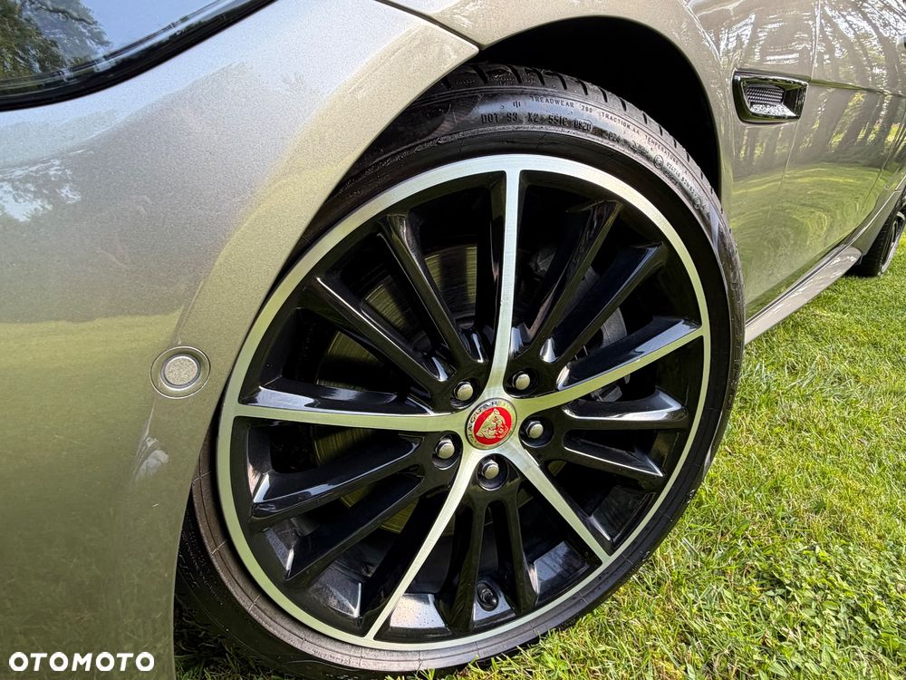 Jaguar XE P250 R-Dynamic S - 24