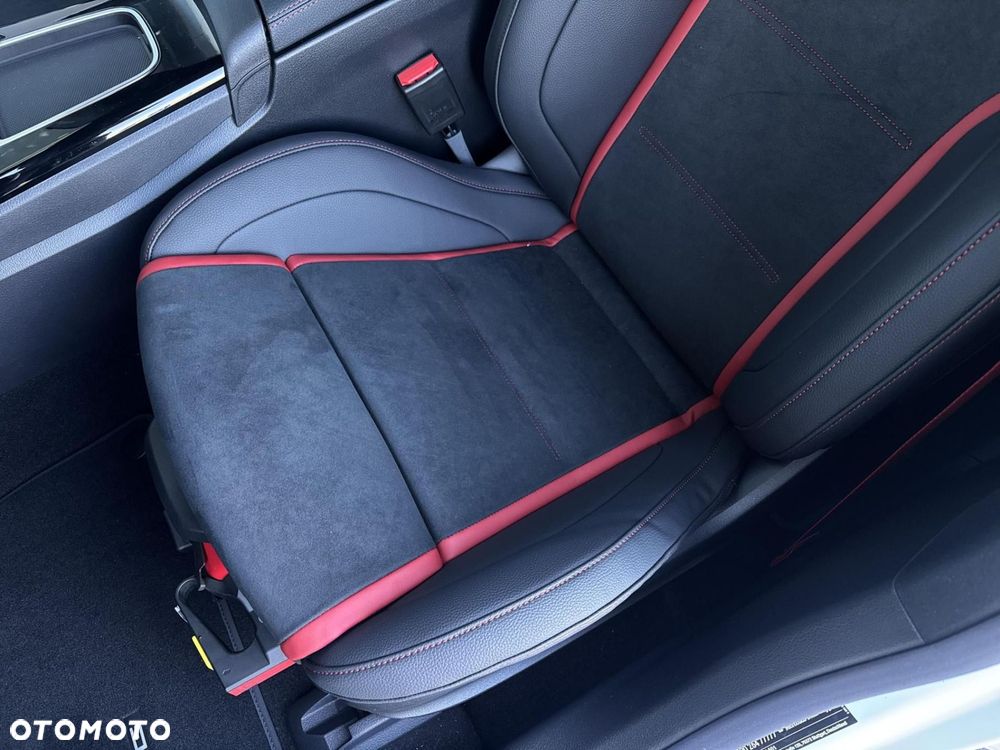 Mercedes-Benz CLA - 12