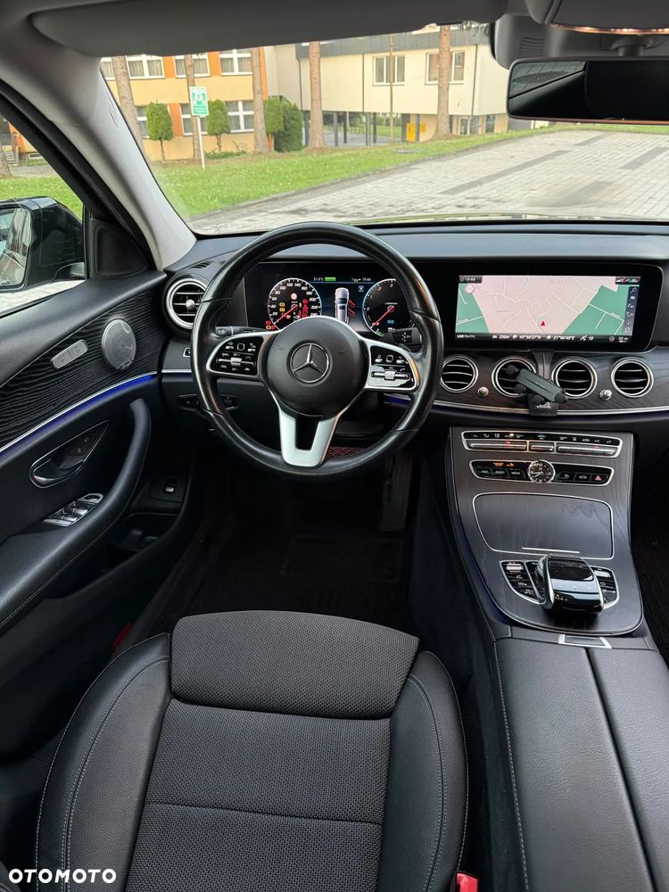 Mercedes-Benz Klasa E 300 de AMG - 19