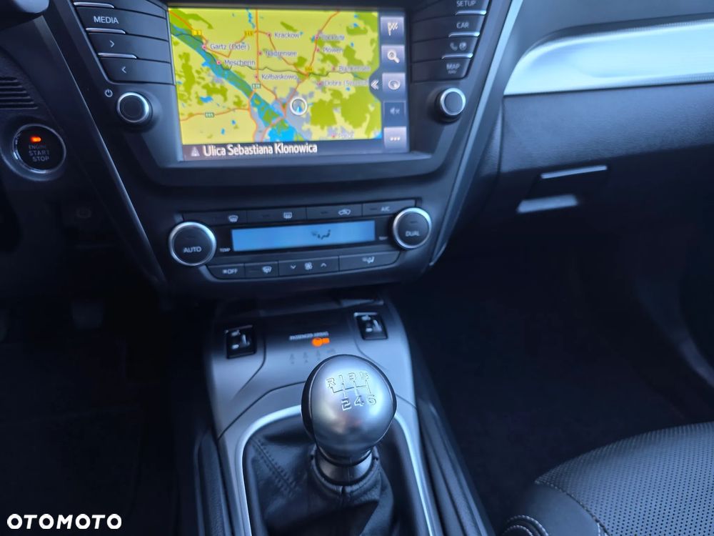 Toyota Avensis 1.8 Prestige - 35