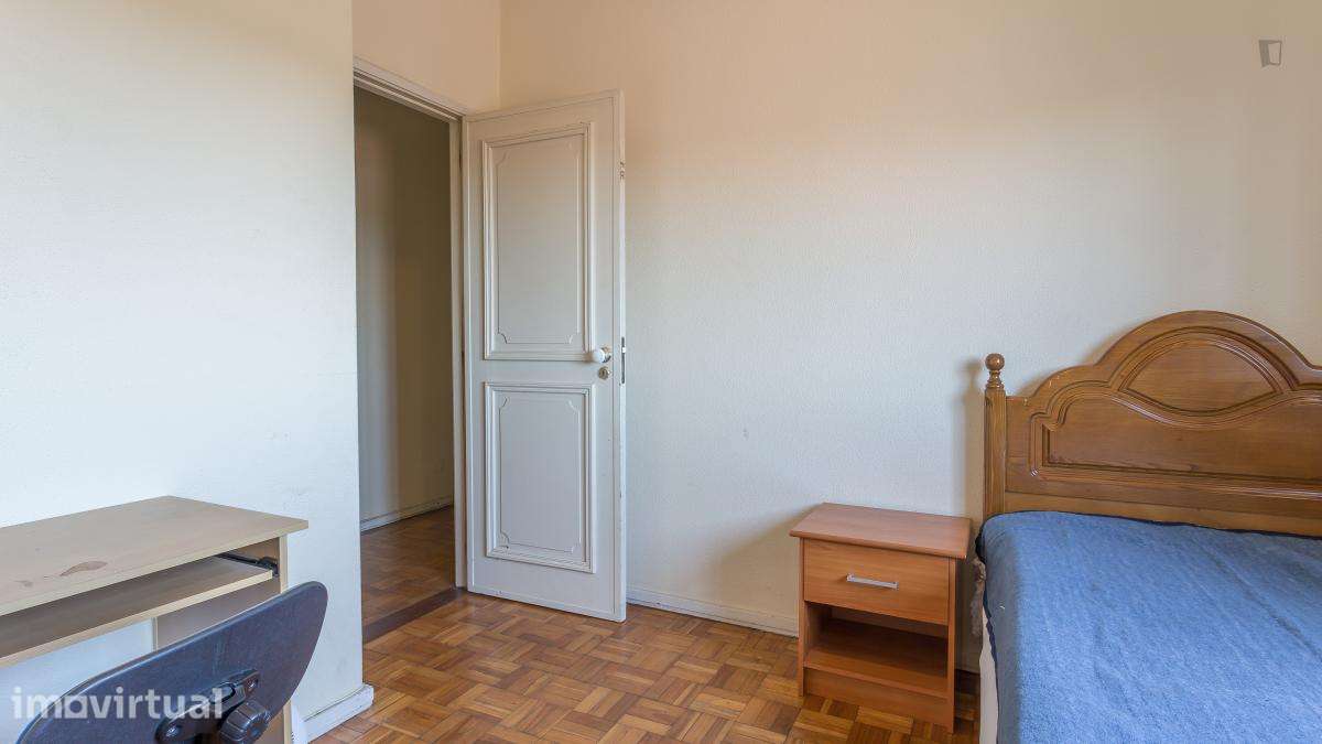 Quarto - localizado em Paranhos Porto - Grande imagem: 5/31
