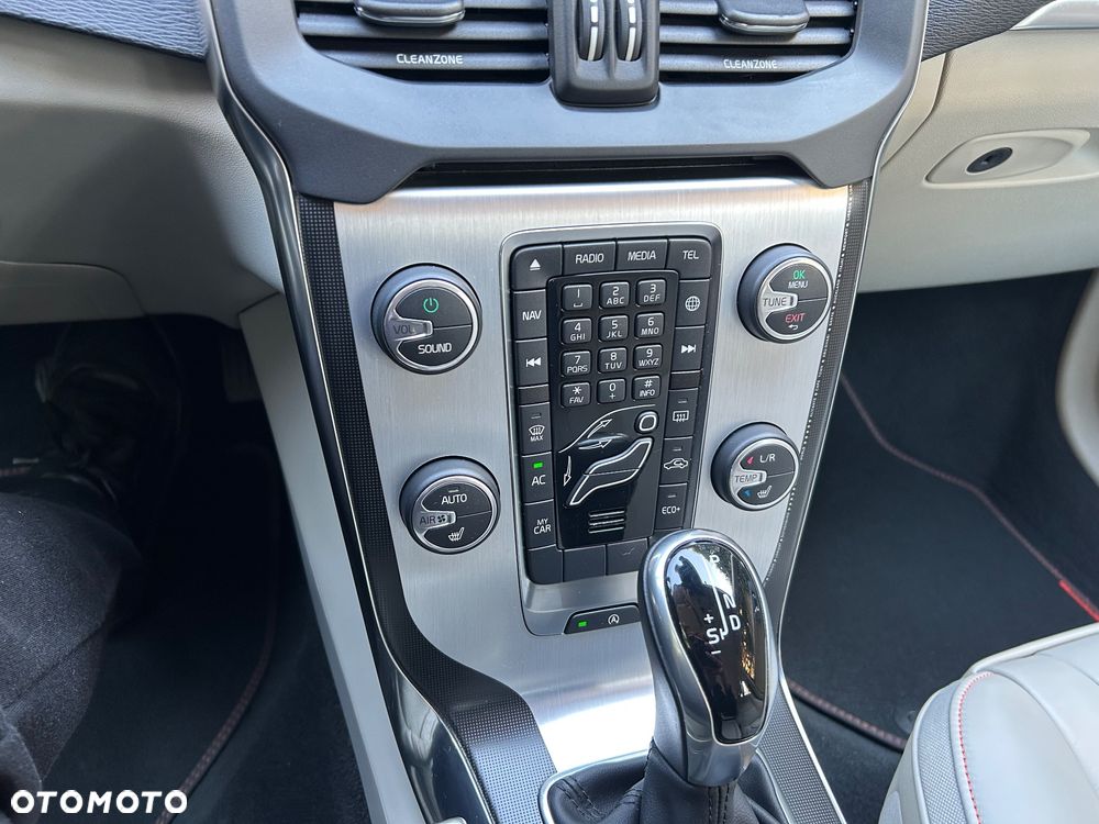 Volvo V40 T3 Drive-E R-Ocean Race - 22