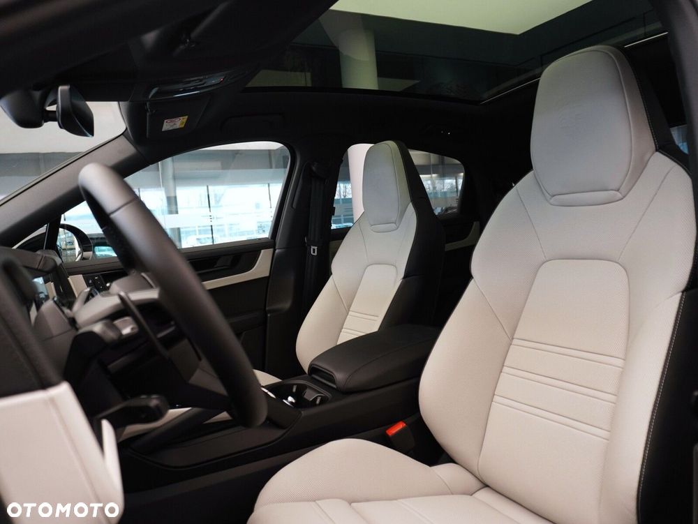 Porsche Cayenne E-Hybrid PHEV Black Edition - 29