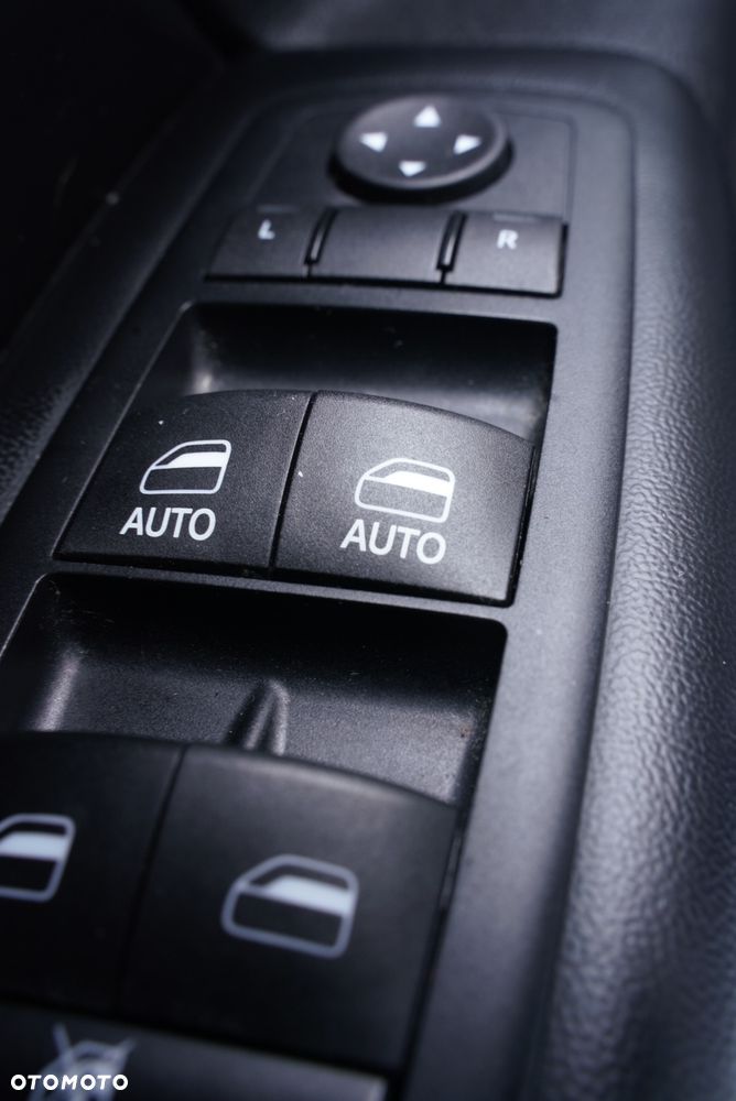 Jeep Grand Cherokee - 23