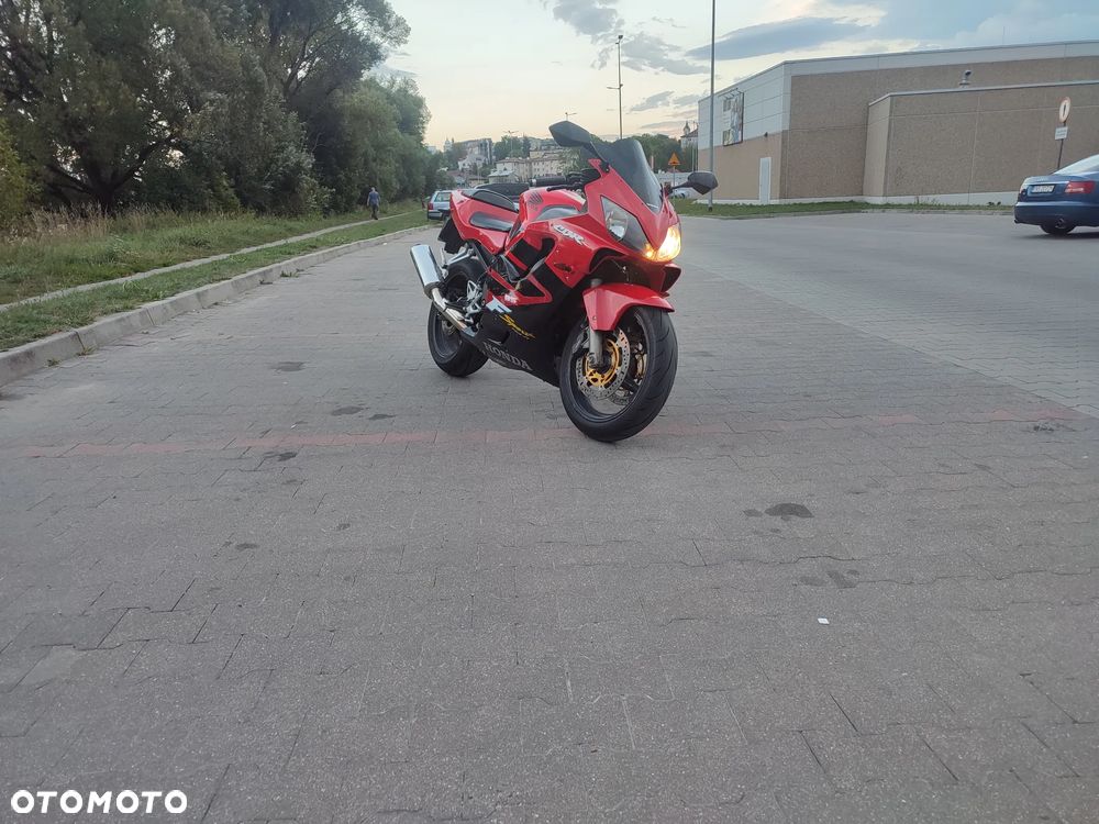 Honda CBR - 7