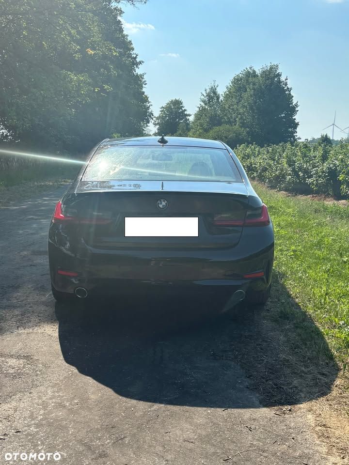 BMW Seria 3 330i Sport Line - 2