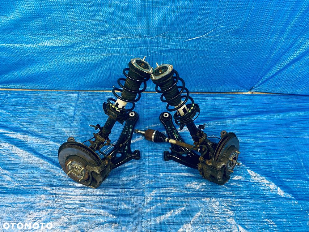 MCPHERSON ZAWIESZENIE ZWROTNICA LEWA PRAWA KOPYTO AMORTYZATOR WAHACZ PÓŁ OŚ PIASTA TARCZA ZACISK KOMPLET LEWY PRAWY PRZÓD PRZEDNIE FORD FIESTA MK7 VII LIFT 1.25BENZYNA 16R ORYGINAŁ - 2