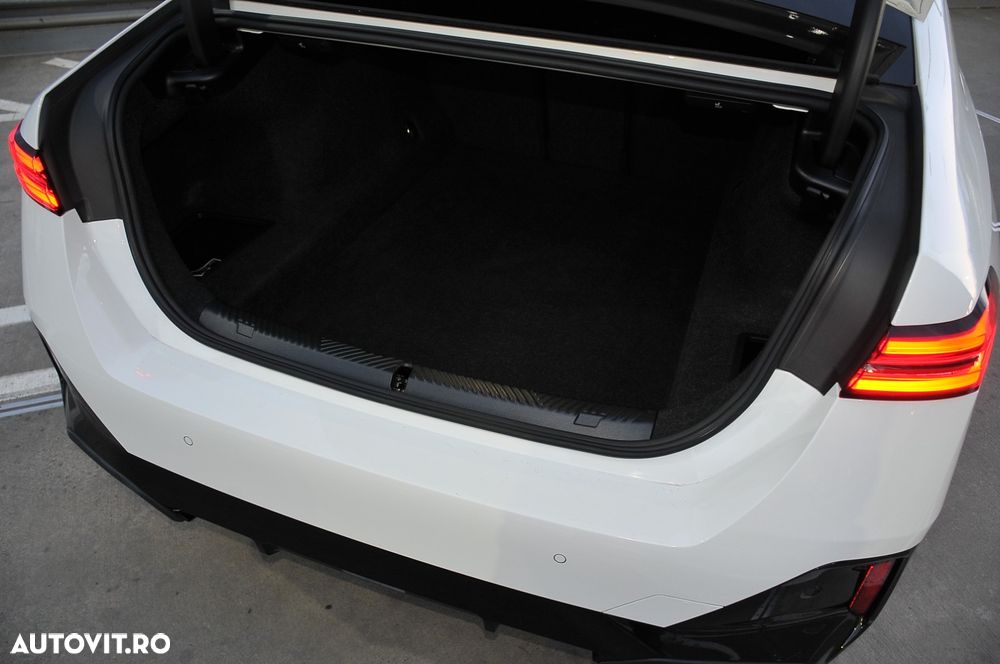 BMW Seria 5 520d xDrive AT MHEV - 32