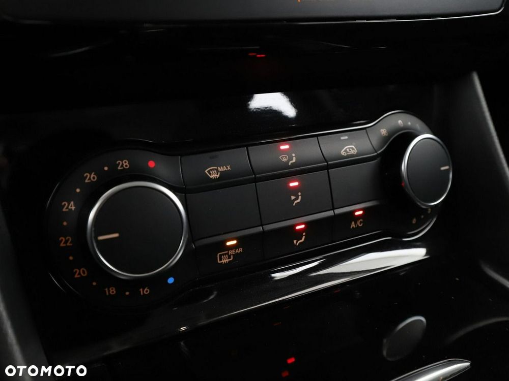 Infiniti Q30 - 27