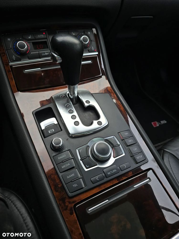 Audi A8 4.2 Quattro - 32