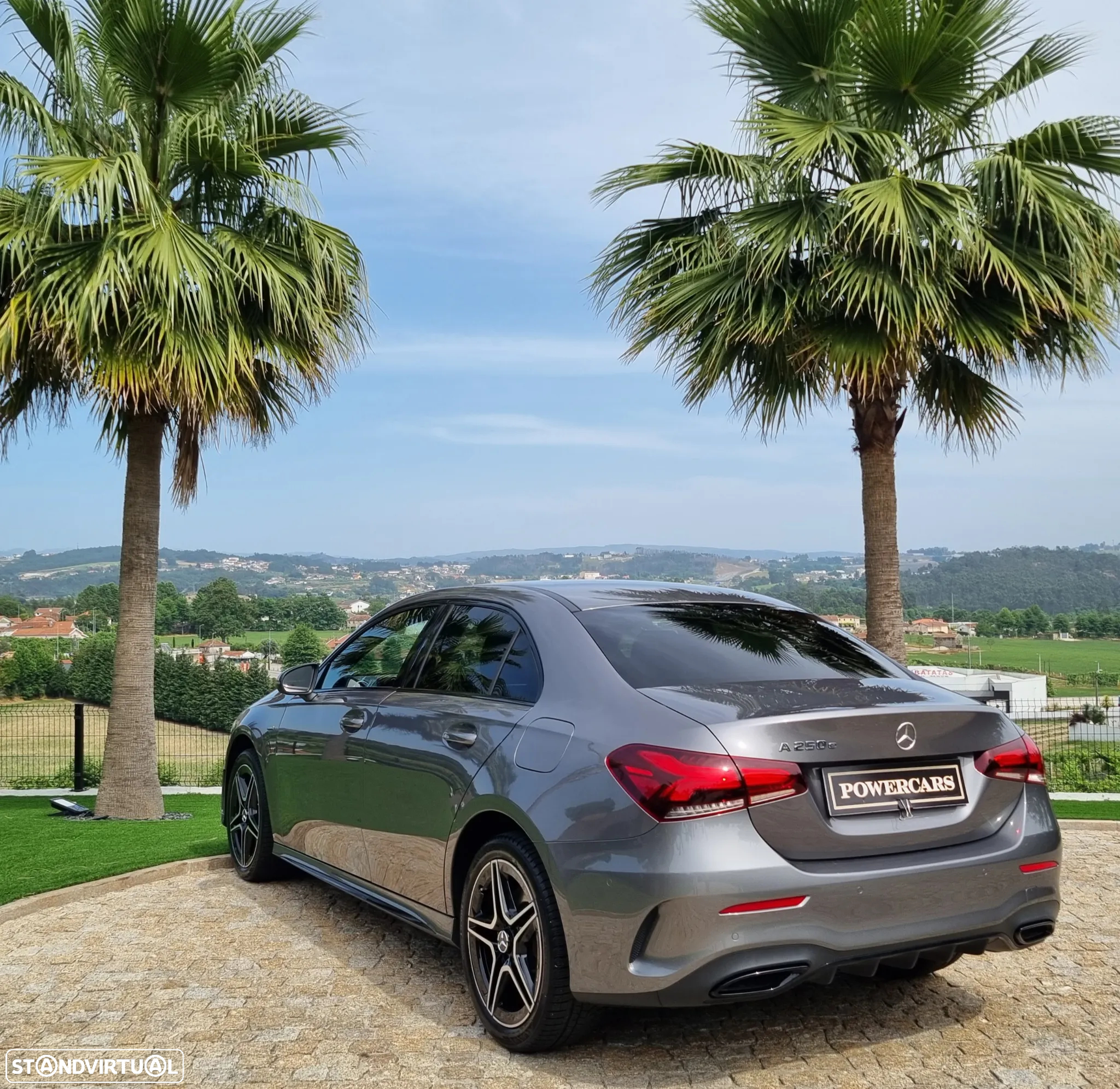 Mercedes-Benz A 250 Limousine e AMG Line - 4