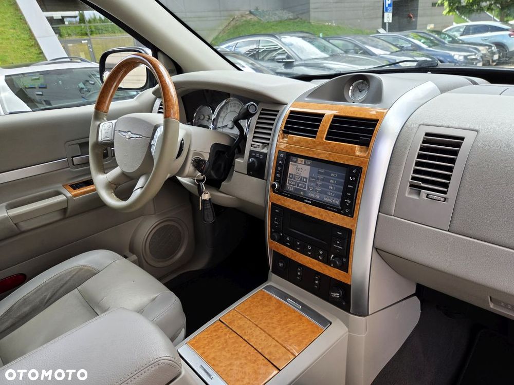 Chrysler Aspen - 27