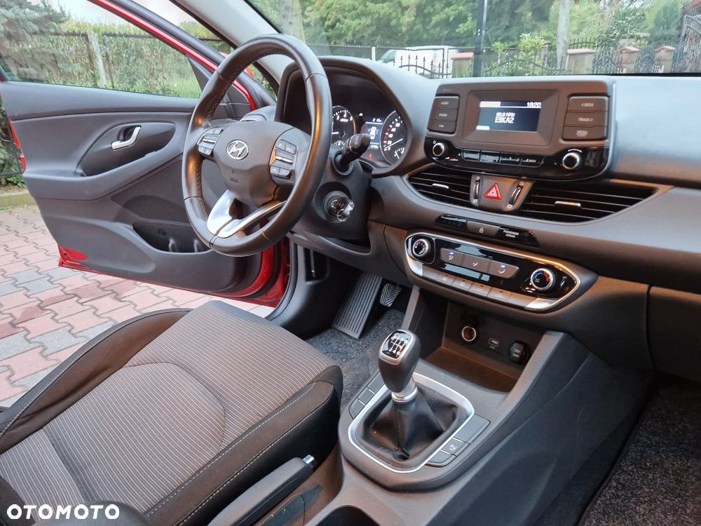 Hyundai i30 1.5 DPI Classic + - 23