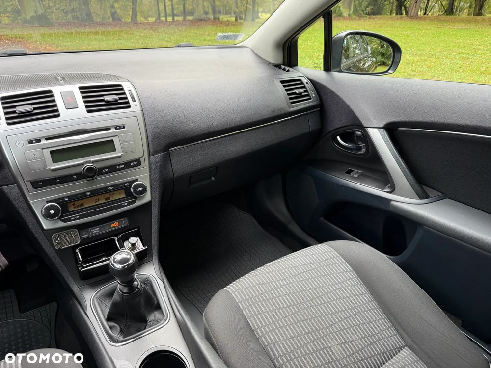 Toyota Avensis 1.6 Luna - 28